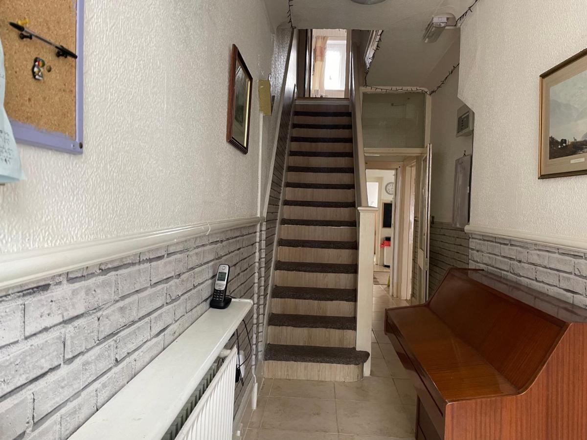 Renovated 4-Bed Home - Sleeps 9 - Parking - Spa Blackpool Eksteriør billede