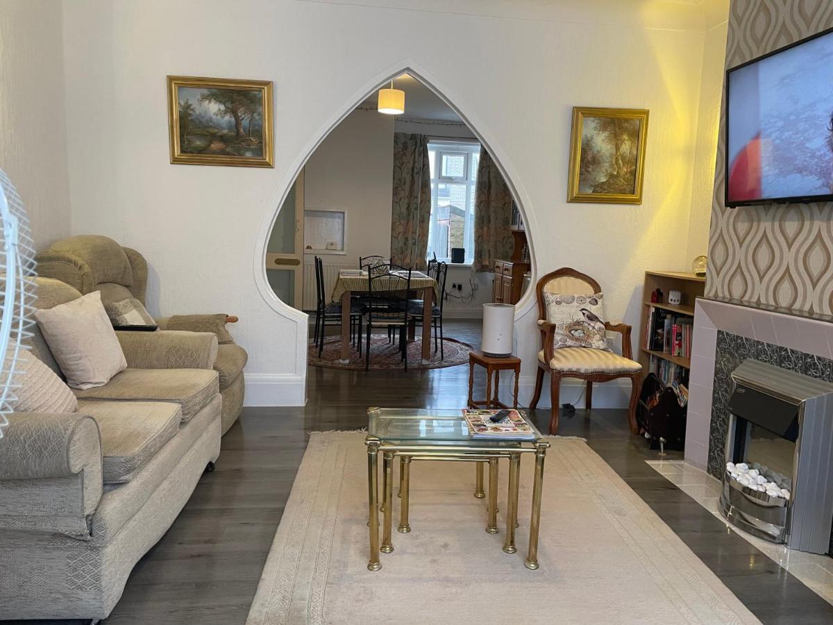 Renovated 4-Bed Home - Sleeps 9 - Parking - Spa Blackpool Eksteriør billede